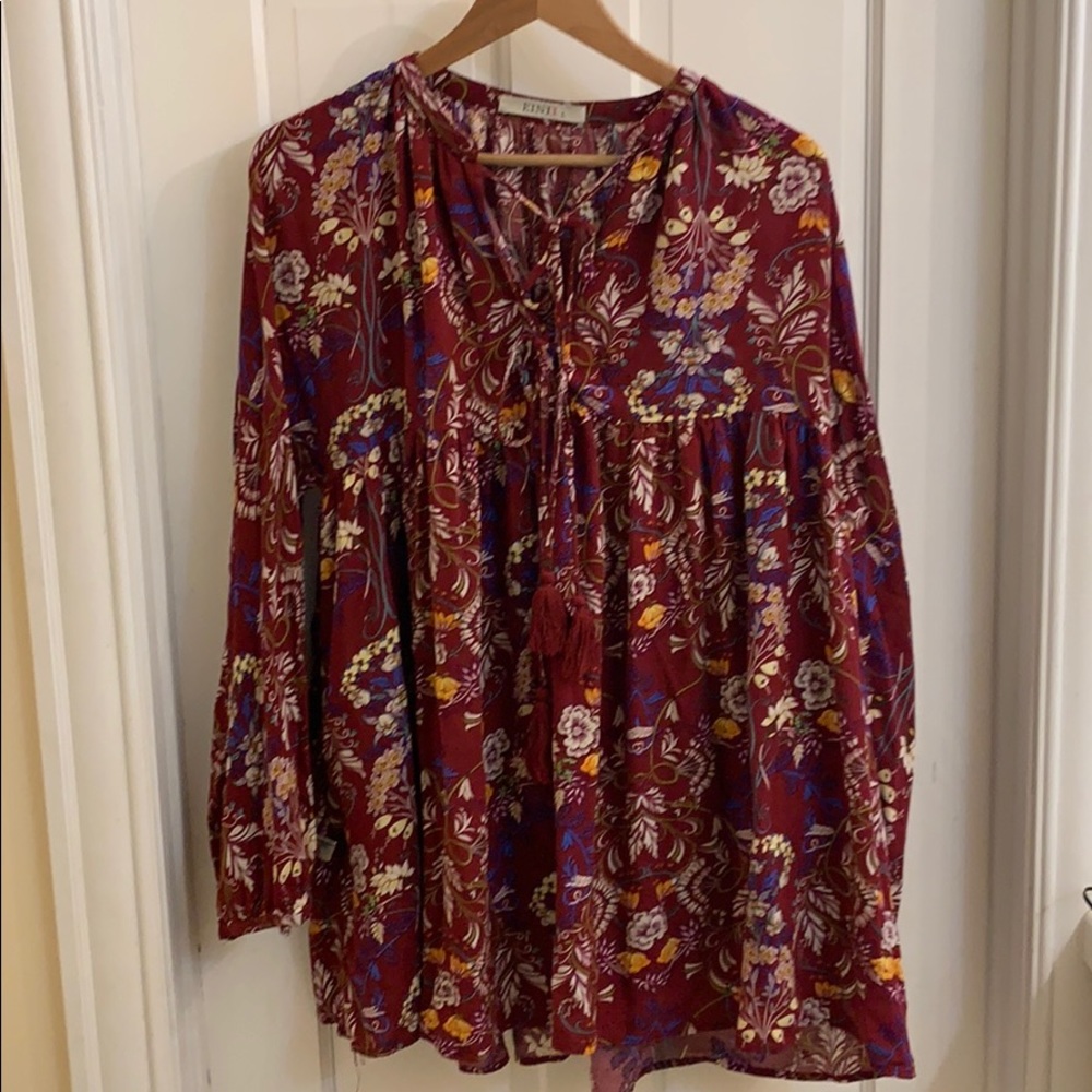 Cute flowery boho top. L